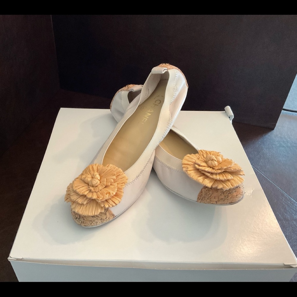 CHANEL White and Tan Flats with Floral Accent